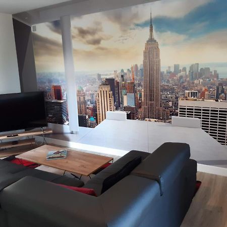 Appartement Renove Le New-York En Centre Ville - Terrasse Et Parking - Non Climatise La Roche-Chalais المظهر الخارجي الصورة