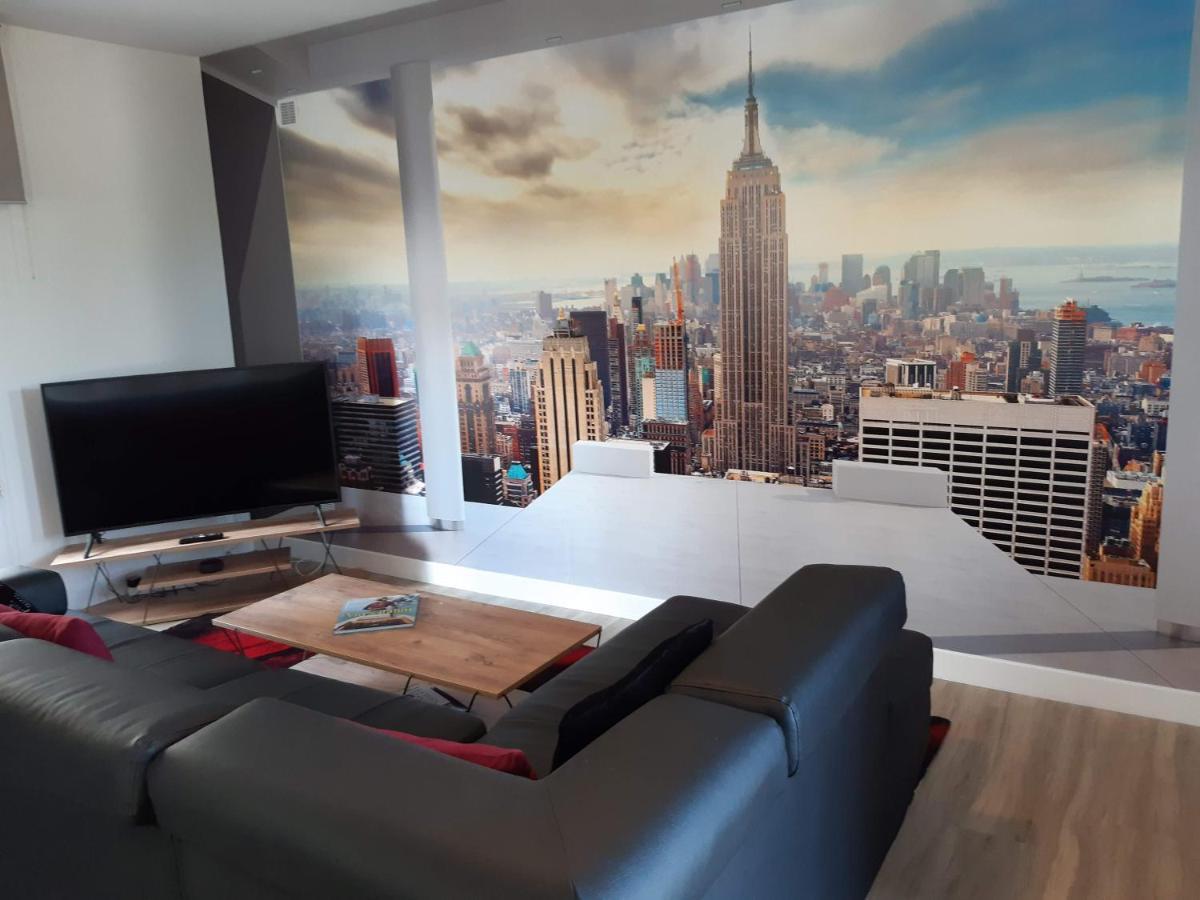 Appartement Renove Le New-York En Centre Ville - Terrasse Et Parking - Non Climatise La Roche-Chalais المظهر الخارجي الصورة