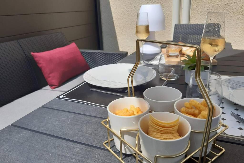 Appartement Renove Le New-York En Centre Ville - Terrasse Et Parking - Non Climatise La Roche-Chalais المظهر الخارجي الصورة