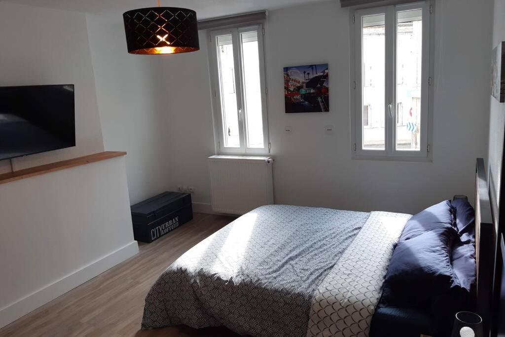 Appartement Renove Le New-York En Centre Ville - Terrasse Et Parking - Non Climatise La Roche-Chalais المظهر الخارجي الصورة
